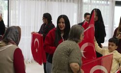 İzmir'de huzurevinde coşkulu 29 Ekim balosu