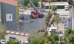 İzmir'de ortaokulun çatısında yangın