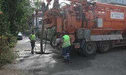İzmir'de yağmur suyu ızgaraları temizleniyor