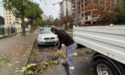 Kartal Belediyesi'nden sağanak ve fırtınaya karşı yoğun mesai