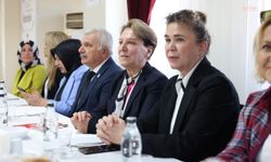 Keçiören'de 'Değerlerimizin İzinde Kadın ve Aile' söyleşisi