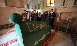 Kemalı Kılıçdaroğlu, Cizre'de Kırmızı Medrese'yi ziyaret etti