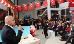 Kırıkkale'de Cumhuriyet Bayramı kutlamaları... Bayramı mesajı yazılı pankart balonlarla gökyüzüne bırakıldı