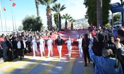 Kuşadası'nda 29 Ekim coşkusu Atatürk Meydanı'na taşındı