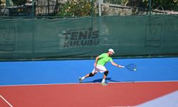 Kuşadası'nda 'Masters Cumhuriyet Kupası Tenis Turnuvası' başladı
