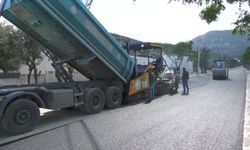 Manisa Büyükşehir'den Yunusemre'nin Emlakdere Mahallesi'ne sıcak asfalt: İki kilometrelik yol yenilendi