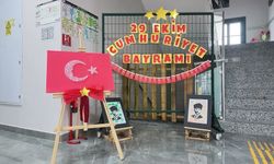 Mersin'de çocuklar Cumhuriyet Bayramı'nı renkli gösterilerle kutladı