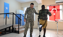 MSB'den Somalili 5 gaziye protez bacak desteği