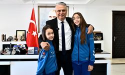 Muratpaşa Belediye Başkanı Uysal, Balkan Şampiyonası'nda iki altın madalya kazanan Asel Lina Şahin'i ağırladı