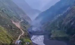 Nepal'de sel evleri ve köprüleri sürükledi: 5 kişi kayıp