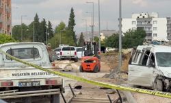 Nusaybin'de belediye ekiplerine araç çarptı: 1 ölü, 2 yaralı