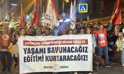 Okullardaki saldırılar Kadıköy'de protesto edildi... 'Sorumluluk ailelerin, okulların ve öğretmenlerin üzerine atılarak sorun çözülemez'