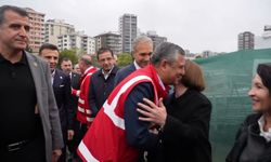 Özgür Özel: '10 AK Partili Trabzon'a bir tane metro yapamadı, bir YENİ Partili Trabzonlu İmamoğlu İstanbul'a 10 tane metro yaptı'