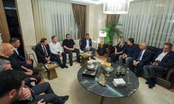 Özgür Özel, Seçer, Özyiğit, Tuncer ve Turgut'un ailelerini ziyaret etti