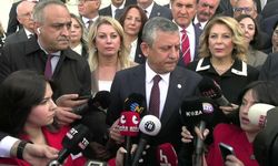 Özgür Özel'den 'fon krizi' tepkisi: 'Asrın yolsuzluğu ya Erdoğan'ın patronajında oldu ya da bilgisi dahilinde, değilse Erdoğan engel olabilecek yönetim kabiliyetini yitirmiş durumda'
