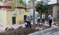Şehzadeler'de tarihi yapının kaldırımı yenilendi