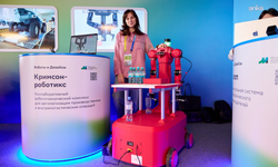 Temizlik robotları Rus Havalimanı ve AVM'lerinde göreve başladı