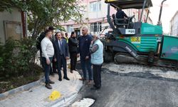 Tepebaşı Belediye Başkanı Ataç, Yenimahalle'de asfalt çalışmalarını inceledi