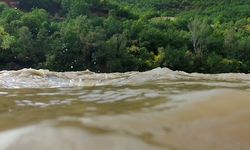 Tunceli'de sağanak Munzur Nehri'ni yükseltti; Valilik vatandaşları uyardı