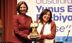 Uluslararası Eskişehir Yunus Emre Edebiyat Şenliği başladı... '2026 Kent Edebiyat Ödülü' Latife Tekin'e verildi