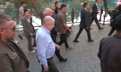 Ümit Özdağ'dan sokak hayvanları değerlendirmesi: Öldürmek çözüm değil ama bu işi de kontrol altına almamız lazım