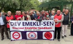 Van'da emekliler geçim sıkıntısına dikkat çekti: 'İnsanca yaşamak istiyoruz'