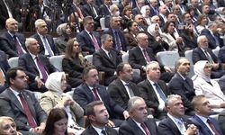Cemil Tugay AKP saflarına katılıyor: Erdoğan'ın yanına oturdu