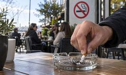 Kafelerde sigara içilen alanda yiyip içmek yasaklanıyor