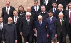 Devlet Bahçeli ve Müsavat Dervişoğlu Anıtkabir merdivenlerini kol kola indi!