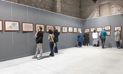 Yaşar Kemal'in edebi mirası Adana'da minyatür sanatıyla buluştu: 'İnsan Dünyadır' sergisi ziyarete açıldı