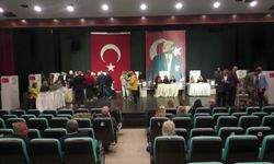 YENİ Parti'de İzmir il başkanlığı için üyeler sandık başında... Ensar Aytekin: 'Parti içi demokrasi şöleni yaşıyoruz'