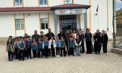 Yüksekova'daki okulda öğretmen eksikliği nedeniyle sınıflar birleştirildi, veliler tepkili