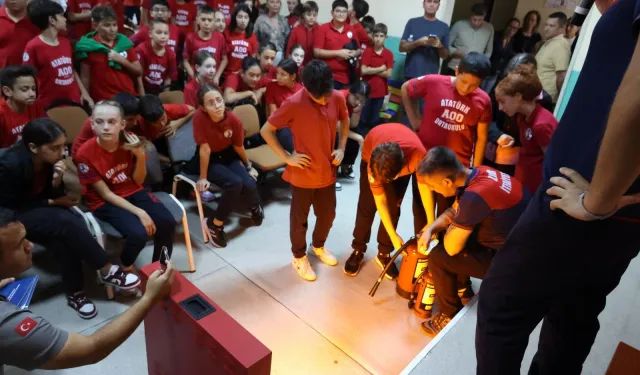 İzmir’de ateş savaşçıları öğrencilerle buluştu