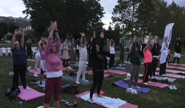 “Nefes Al İzmit” yoga etkinliğine Plajyolu’nda yoğun katılım