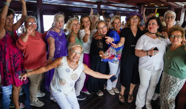 İzmir’de “Çınar”lara körfezde moral turu