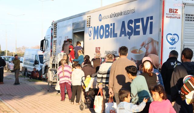 Antalya Büyükşehir Belediyesi'nin Mobil Aşevi, Kepez Baraj Mahallesi'nde hizmet verdi