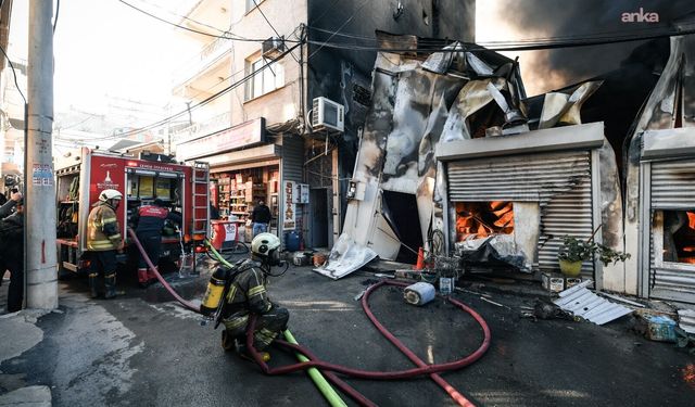 Buca'da bir iş yerinde çıkan yangın panik yarattı