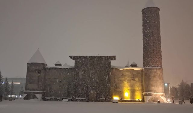 Erzurum'da eğitime kar engeli: 27 Şubat Cuma günü okullar tatil