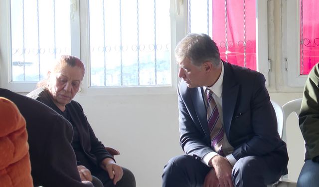 İzmir Büyükşehir Belediye Başkanı Tugay'dan şehit Hava Pilot Binbaşı İbrahim Bolat'ın ailesine taziye ziyareti