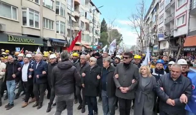 Soma'da maden işçileri yürüyüş düzenledi: Alacaklarımız düzelene kadar eylemler sürecek