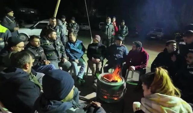 Soma'da santral ve maden eylemlerine esnaftan destek...İşçiler: 'Haklarımızı almadan işe dönmeyeceğiz'