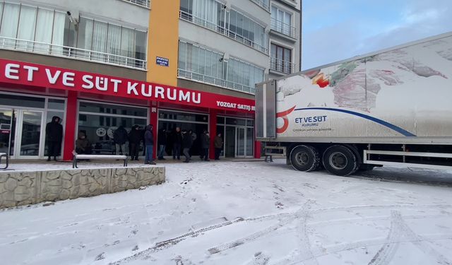 Yozgat'ta eksi 4 derecede ucuz et kuyruğu