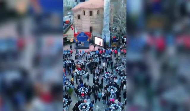 Bursa Belediye Başkanı Bozbey, Kadir Gecesi'nde baba ocağı Özlüce'de komşularıyla iftar yaptı