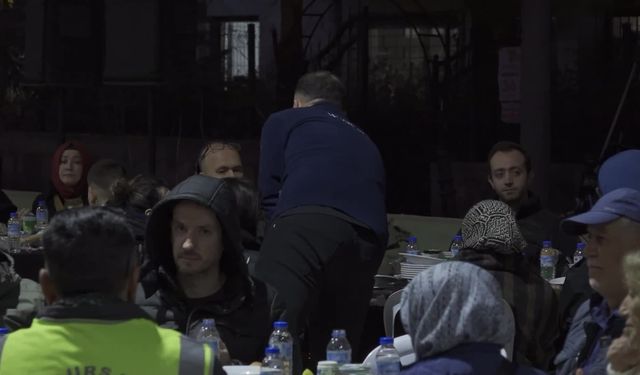 Bursa Büyükşehir Belediyesi'nin iftar sofrası Osmangazi'de kuruldu