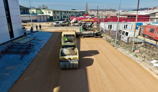 Gemlik genelinde yol ve altyapı yenileme çalışmaları sürüyor