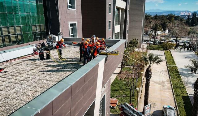 İzmir Adliyesi'nde kapsamlı bomba imha tatbikatı