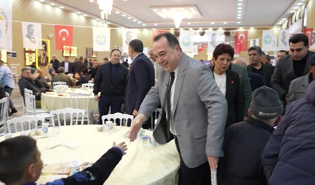 Manisa Büyükşehir Belediye Başkanı Dutlulu, orucunu Köprübaşı'nda vatandaşlarla açtı