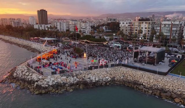 Mersin Büyükşehir Belediye Başkanı Seçer, vatandaşlarla iftarda buluştu