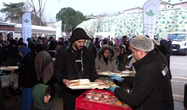 Osmangazi Belediye Başkanı Aydın: 'Her gün sekiz ayrı noktada yaklaşık 4 bin vatandaşımıza iftar veriyoruz'
