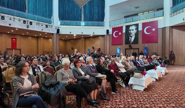 Yüreğir'de 8 Mart'a özel 'Cumhuriyet Işığında Edebiyat ve Kadın' söyleşisi